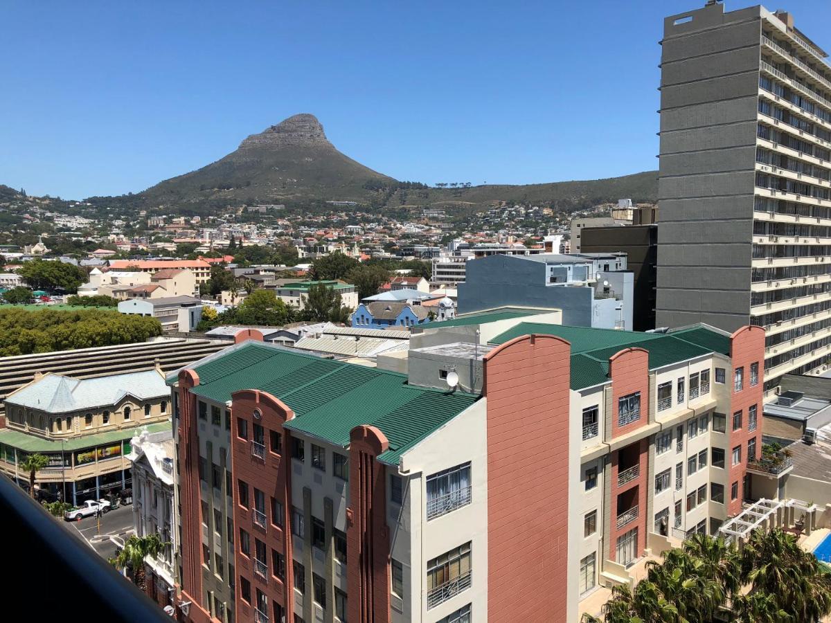 Urban Oasis At The Four Seasons Apartment Cape Town Room photo